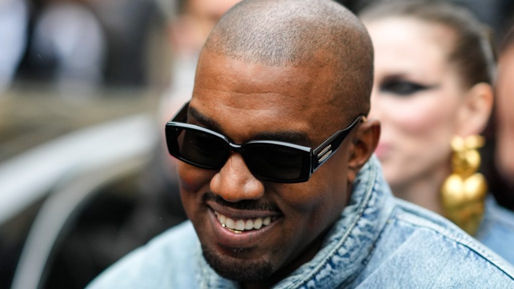 Kanye West dice que el nuevo álbum Donda 2 no se transmitirá y solo estará disponible en su reproductor Stem