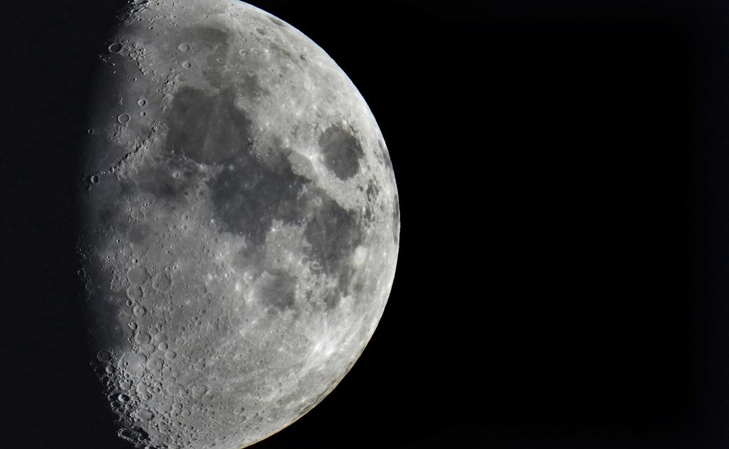 Basura espacial en curso de colisión con la Luna a 5800 mph