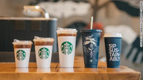Ejemplos de Starbucks & # 39 ;  Vasos reutilizables. 
