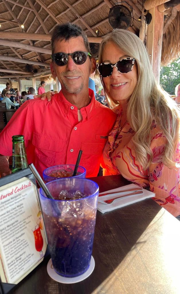 Lisa Ann Muto y su esposo, Doug, en publicaciones en las redes sociales