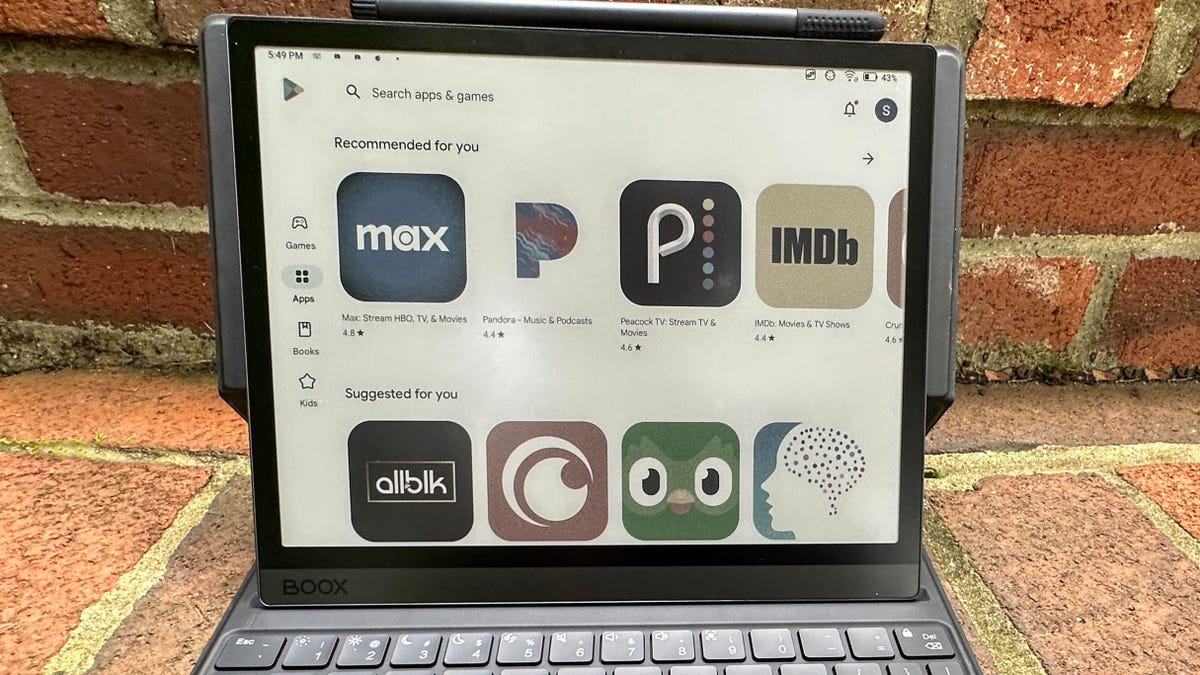 El lector electrónico en color Boox Tab Ultra C que muestra Google Play Store.