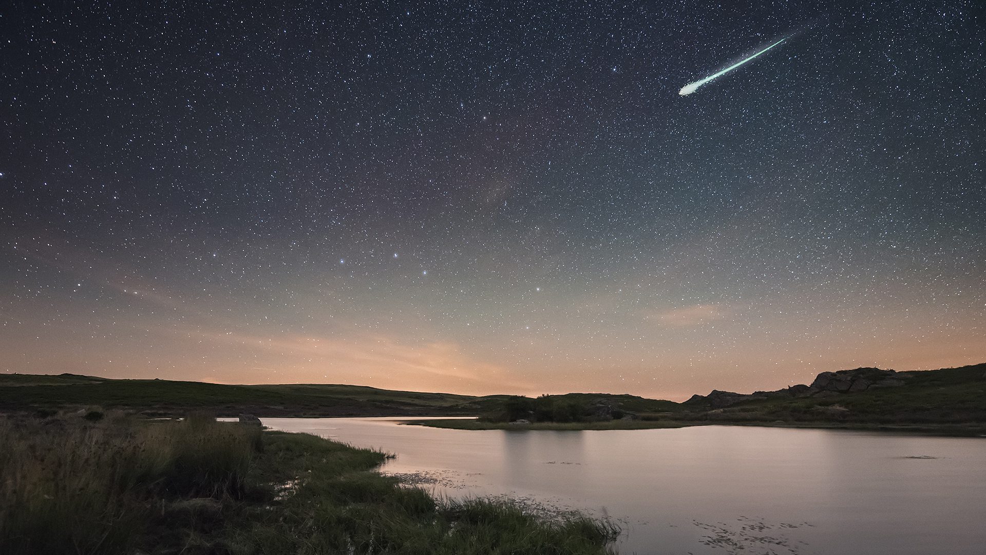 Large Perside (Meteor Shooting Star) en A Vieja, Galicia, España.
