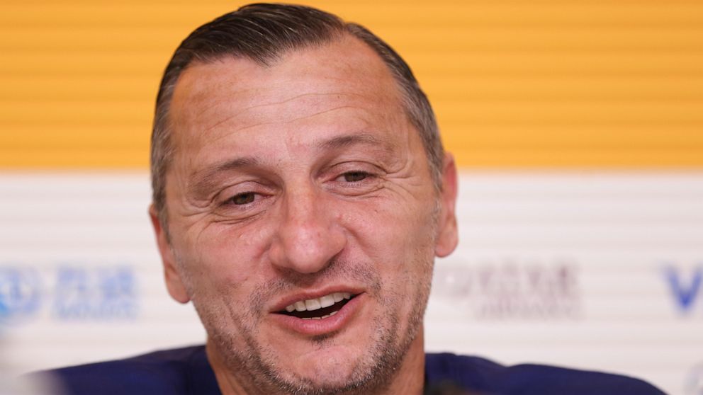 El entrenador de la selección nacional femenina, Vlatko Andonovski, renunció a su cargo luego de una salida anticipada de la Copa del Mundo, dijo una fuente de Associated Press.