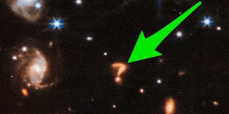 El telescopio espacial James Webb de la NASA detectó un signo de interrogación en el espacio