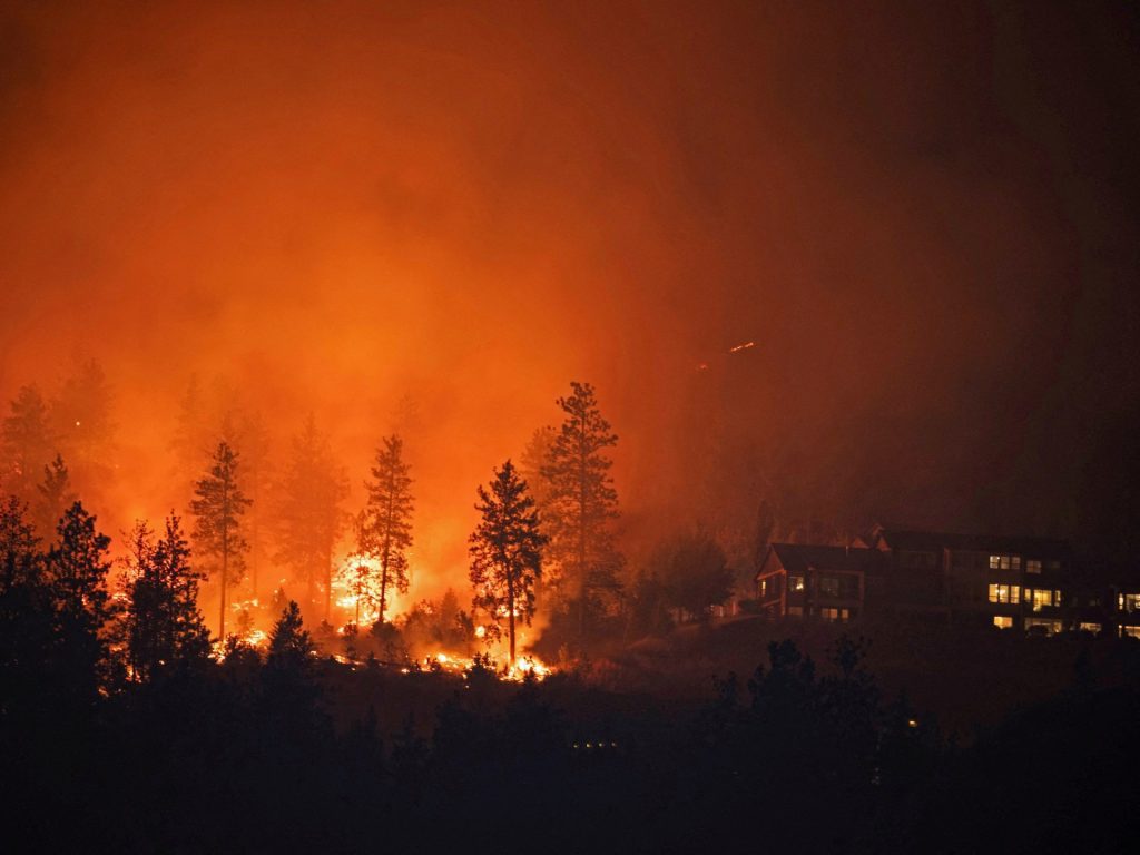 Evacuación masiva ante incendios forestales en el oeste de Canadá |  Noticias de la crisis climática