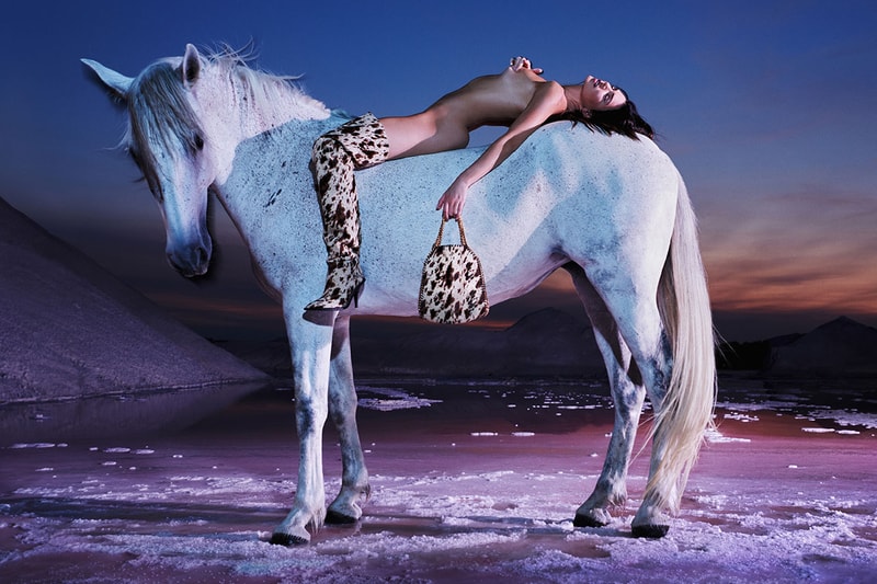 Kendall Jenner es la chica caballo definitiva en la campaña Winter 23 de Stella McCartney