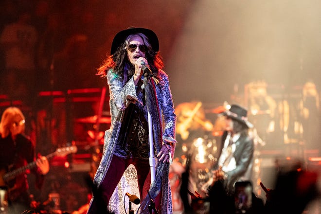 Steven Tyler de Aerosmith sigue gritando a sus niveles más altos en la gira de despedida de la banda, que comienza el 2 de septiembre de 2023 en Filadelfia.