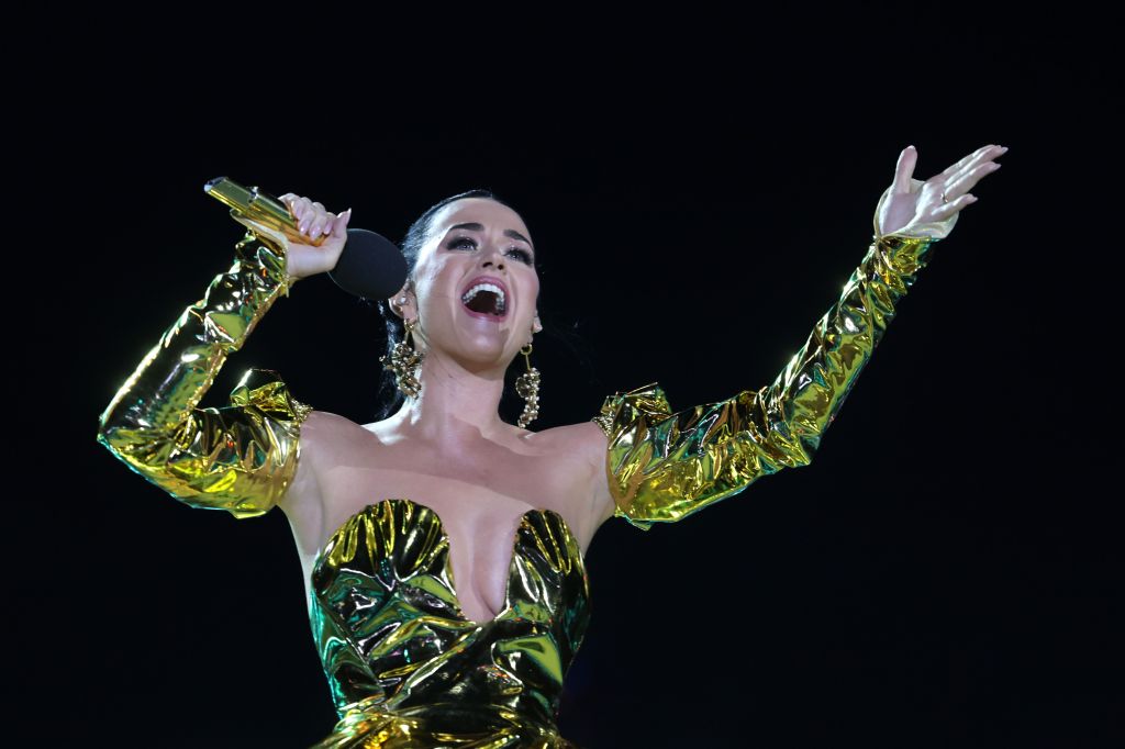 Katy Perry actúa en la ceremonia de coronación el 7 de mayo de 2023