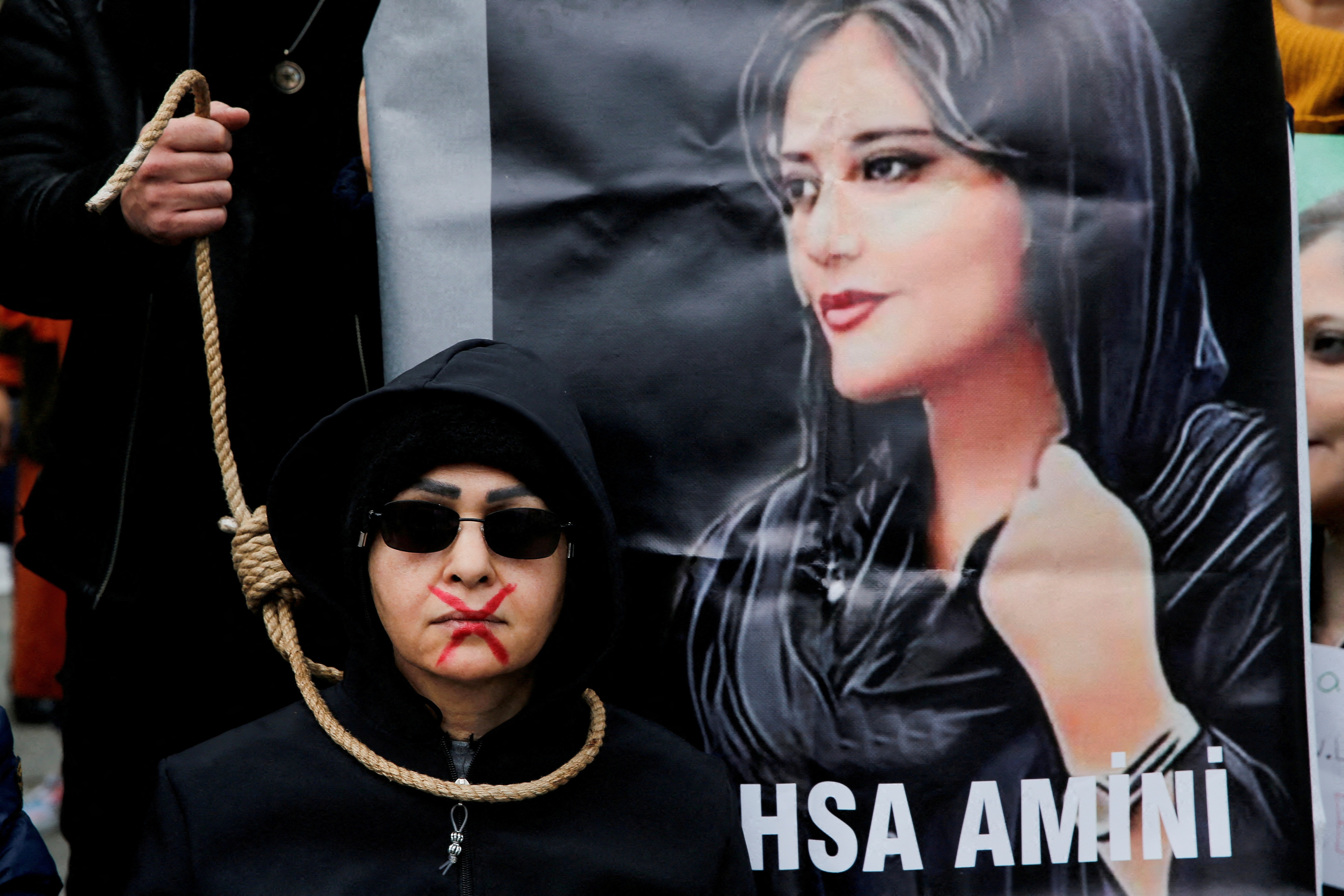 Protesta contra el régimen islámico en Irán tras la muerte de Mahsa Amini en Estambul