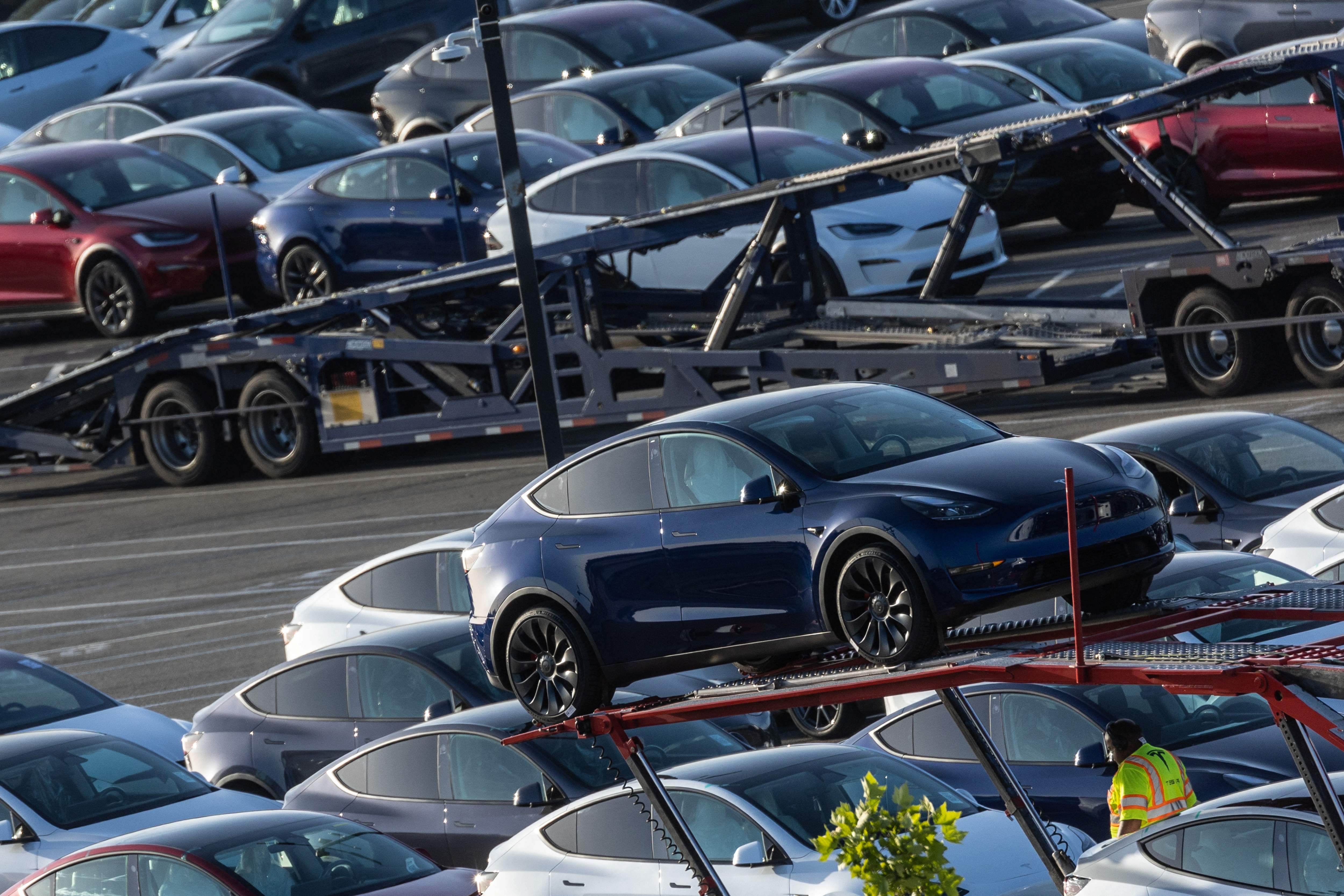 Los vehículos Tesla están a la venta en las instalaciones de Tesla en Fremont, California