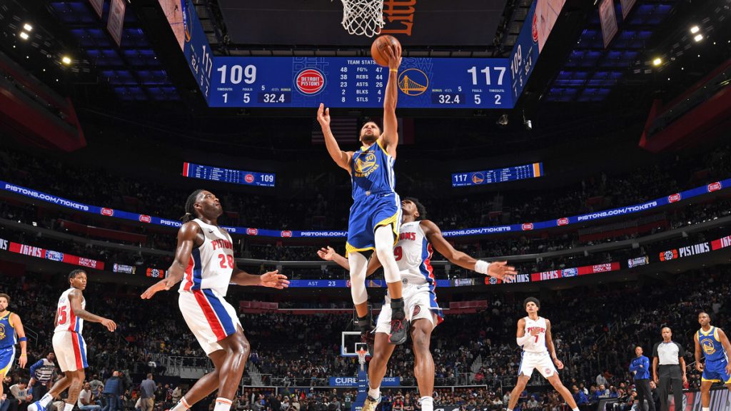 La guardia de los Warriors, Steph Curry, fue descrita perfectamente por el novato de los Pistons - NBC Sports Bay Area and California