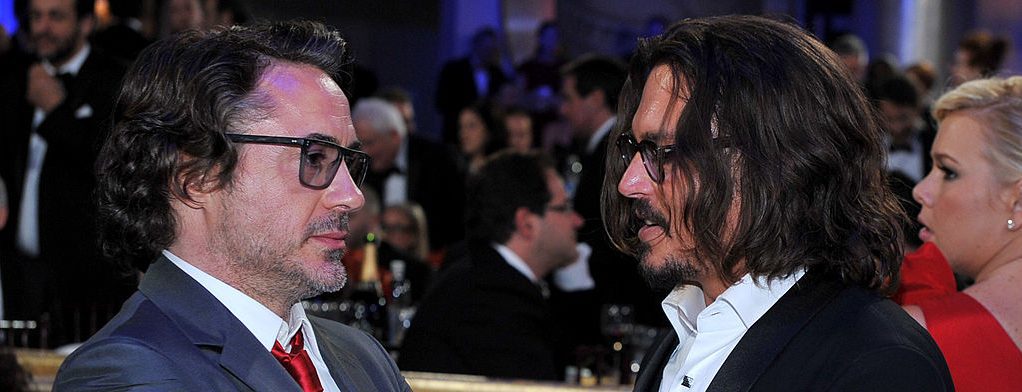 (izq.) Robert Downey Jr. y Johnny Depp en la 68ª edición anual de los Globos de Oro