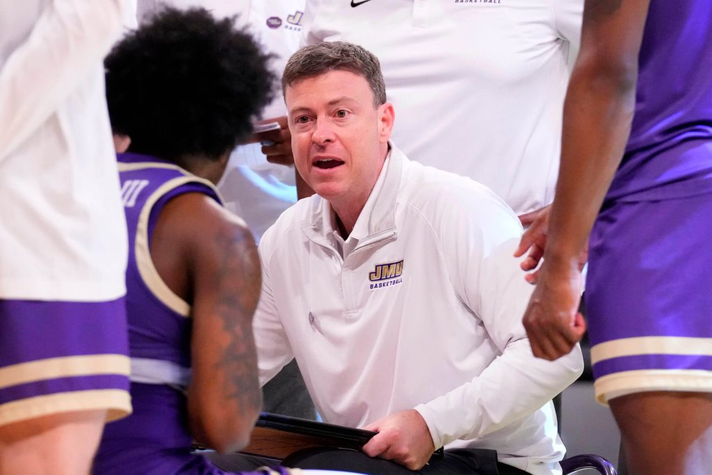 Vanderbilt contrata a Mark Pennington de James Madison como entrenador de baloncesto masculino: Fuente