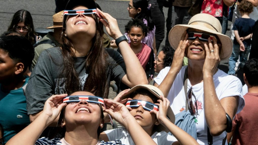Dónde ver el eclipse solar total: NPR