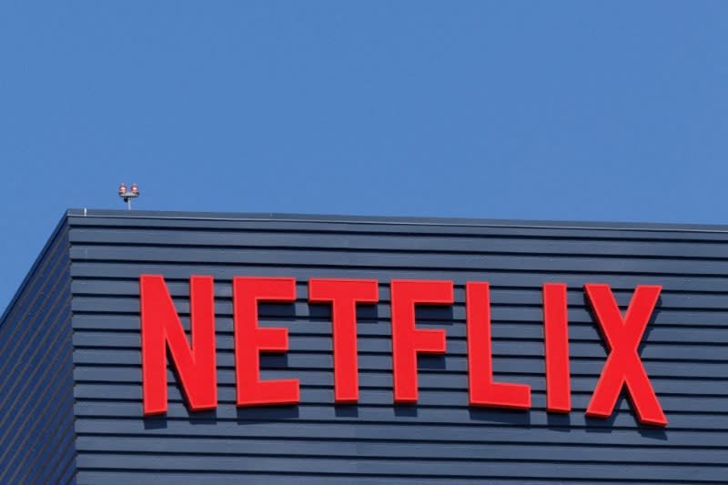 FOTO DE ARCHIVO: El logo de Netflix aparece en uno de sus edificios en Hollywood en Los Ángeles, California, EE. UU., el 12 de julio de 2023. REUTERS/Mike Blake/File Photo