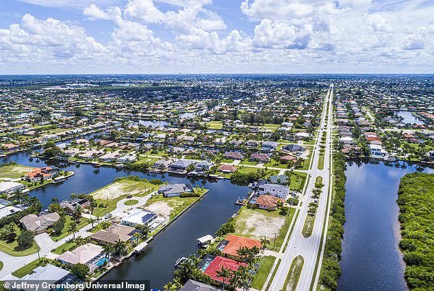 En Cape Coral, en el suroeste de Florida, el año pasado el número de viviendas en el mercado aumentó un 51 por ciento.