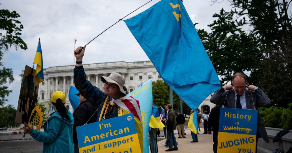 La ayuda a Ucrania divide a los republicanos después de que Trump suaviza la resistencia