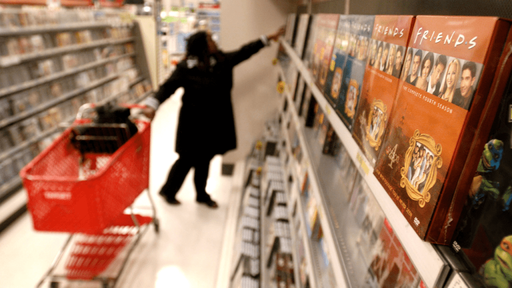 Target responde a los informes de que está abandonando los medios físicos y dice que seguirá ofreciendo "DVD seleccionados" en las tiendas.