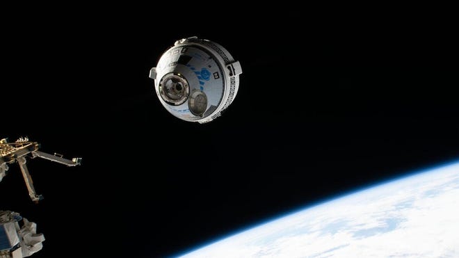 Starliner de camino a la Estación Espacial Internacional durante un vuelo de prueba.
