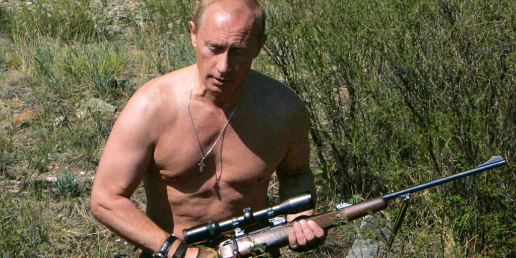 Vladimir Putin mostró su "naturaleza violenta" en un truco de caza de ciervos: informe