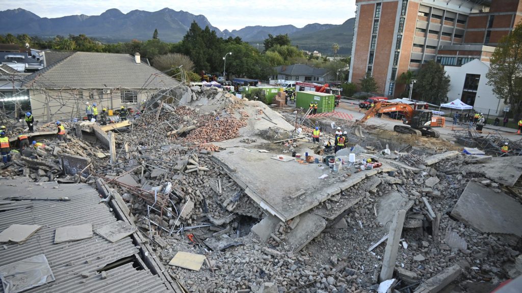 Cinco trabajadores muertos tras el derrumbe de un edificio en Sudáfrica: NPR
