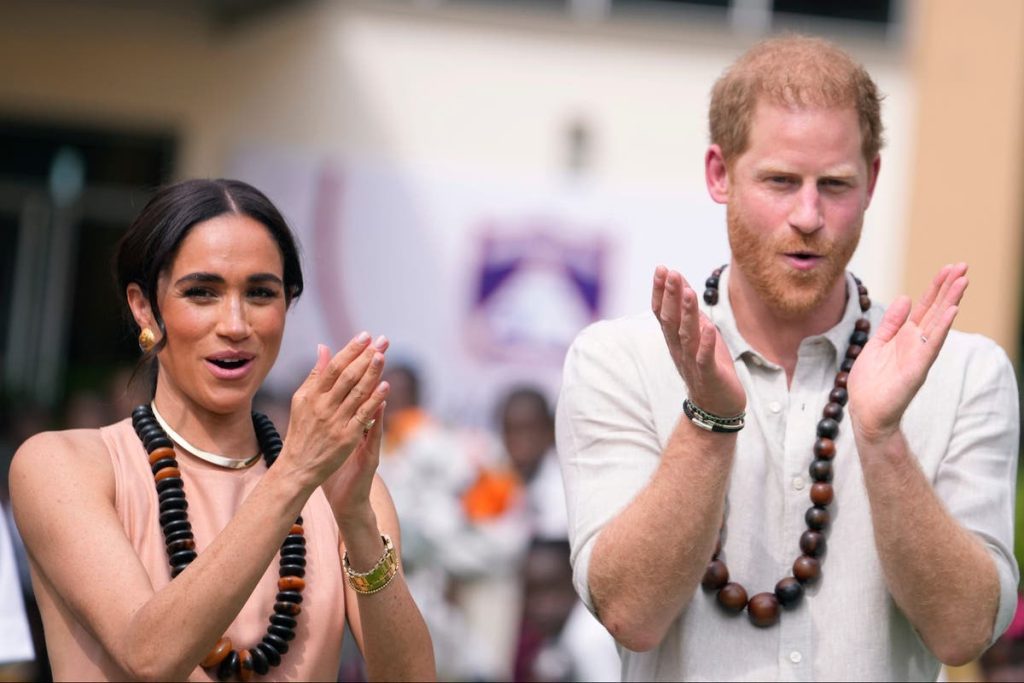Royal News - En vivo: Harry y Meghan son acosados ​​por fanáticos en Nigeria mientras el Príncipe William le da a Kate una nueva actualización de salud